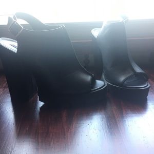 Cut out ankle boots